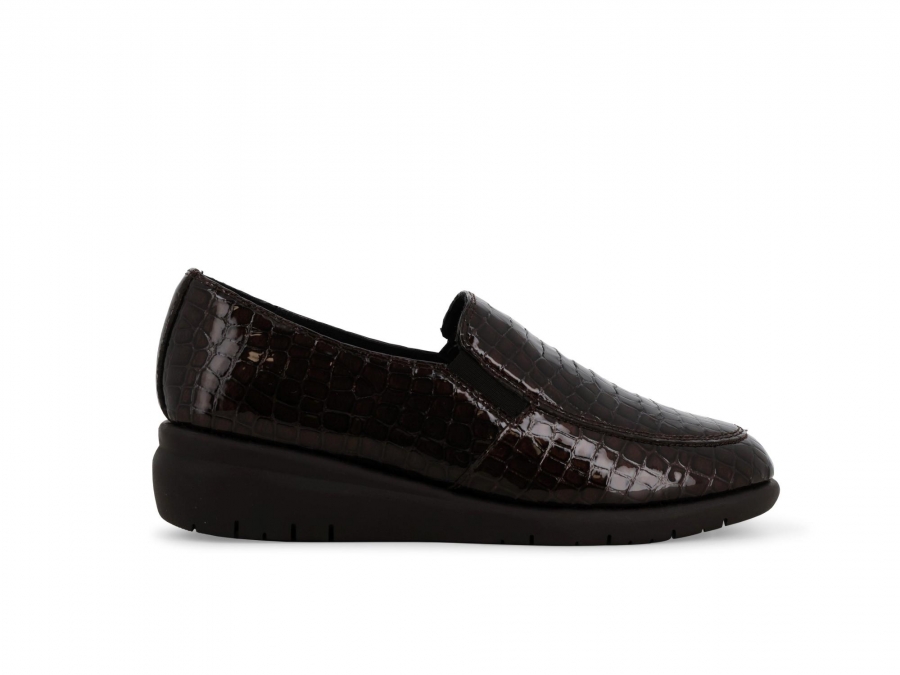 Mocassino donna comodo in vernice marrone k55234z