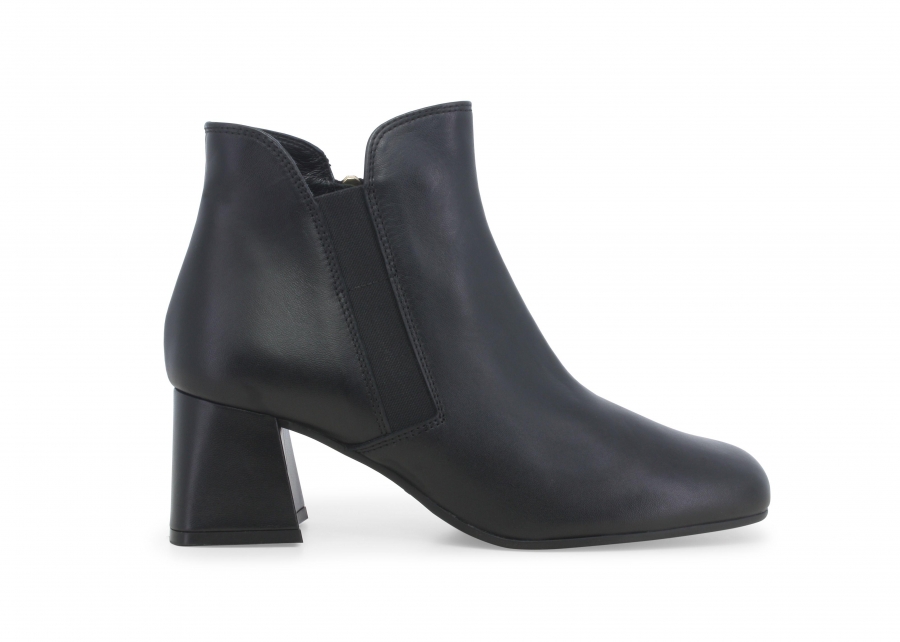 Stivaletto donna in pelle nero v5732w